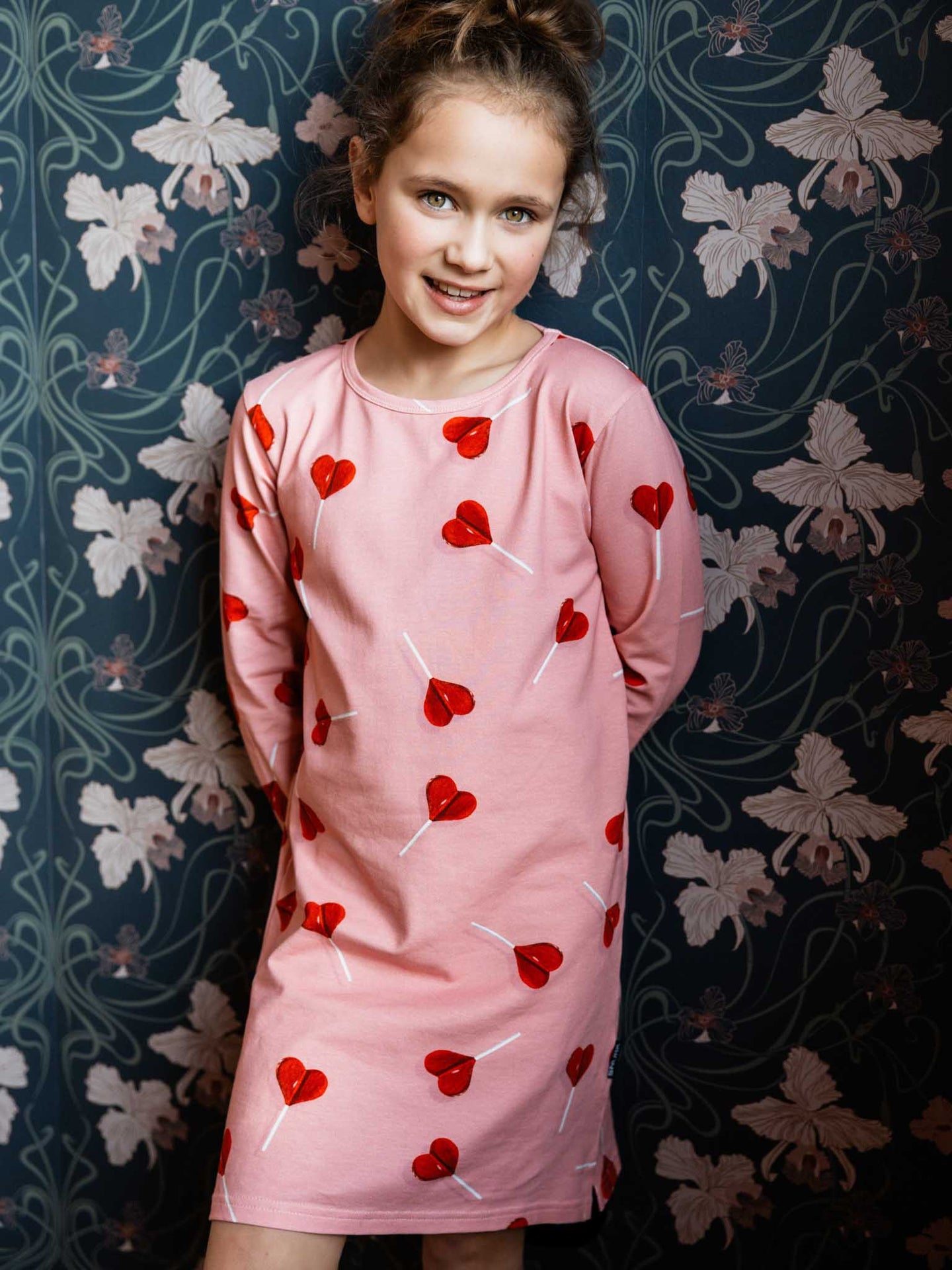 Meisje met Lollipop Love jurkje aan