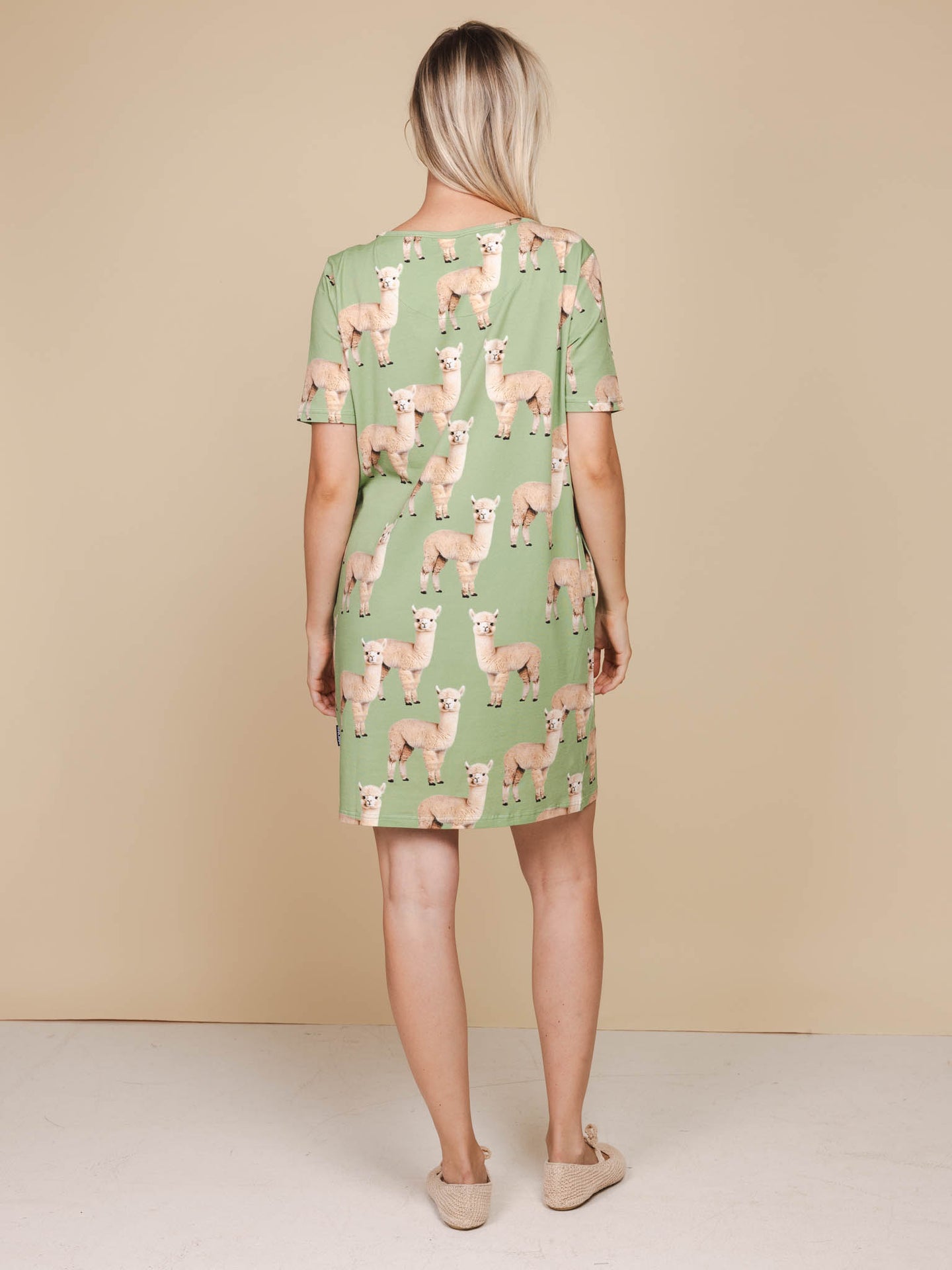 Alpaca Meadow T-shirt Dress Dames - SNURK