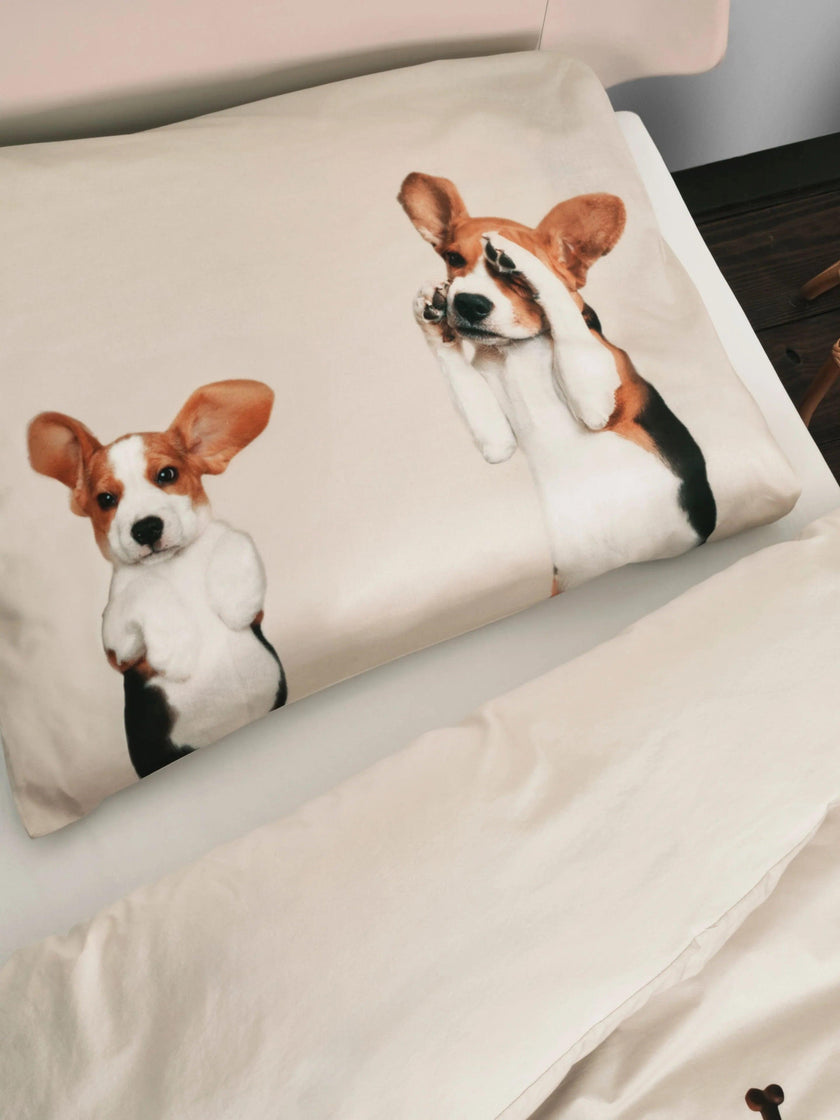 Beagle Friends pillowcase