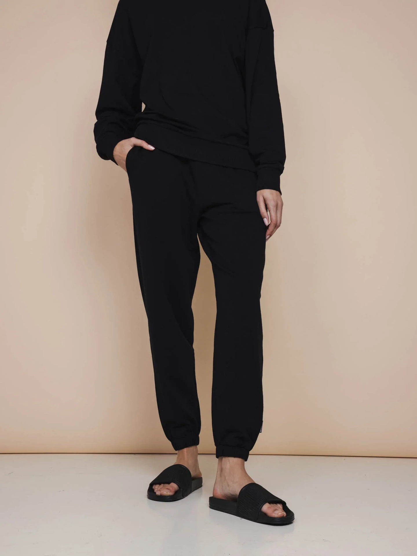 Slow Black Sweater en Broek set Unisex - SNURK