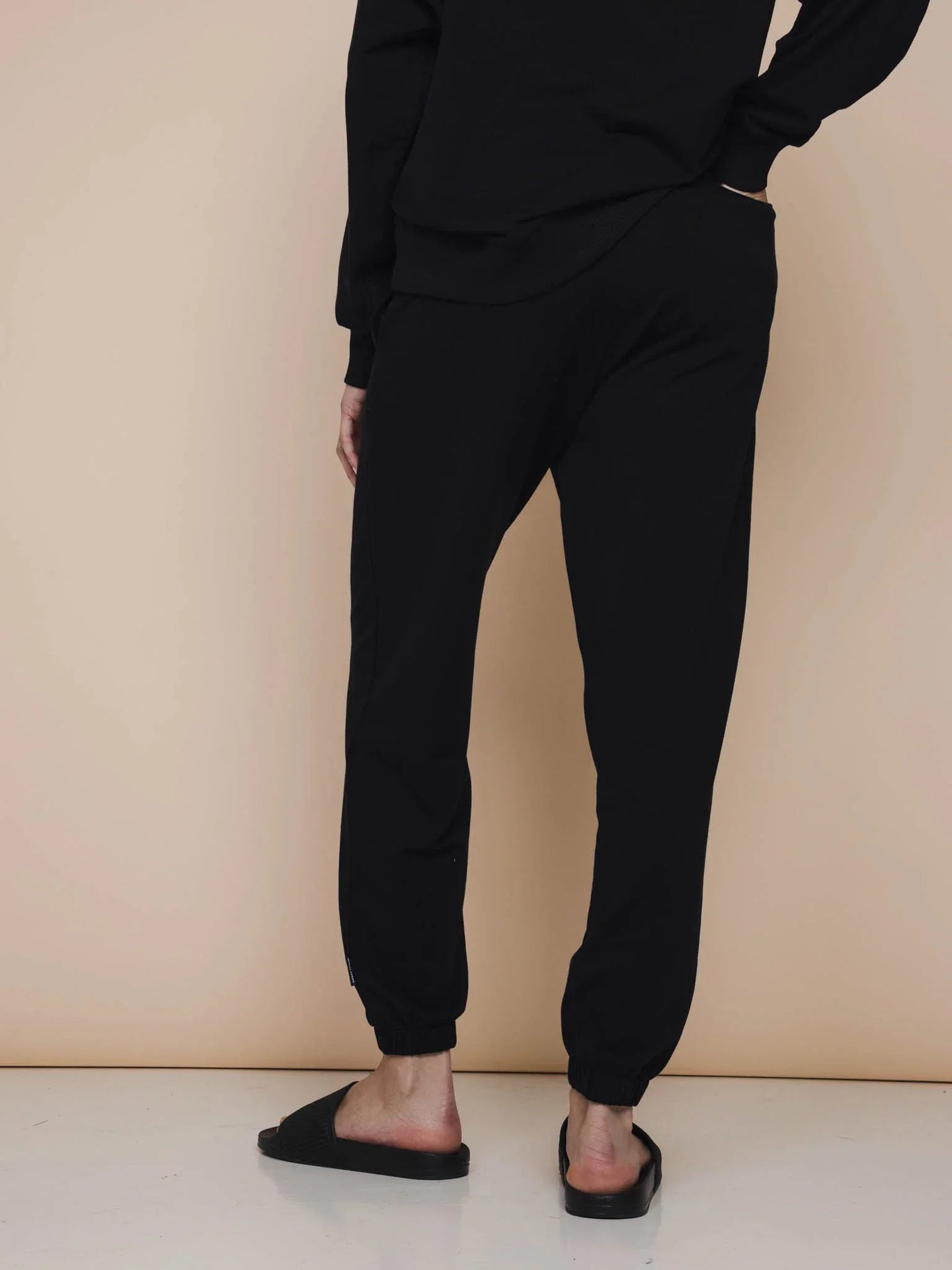 Slow Black Sweater en Broek set Unisex - SNURK