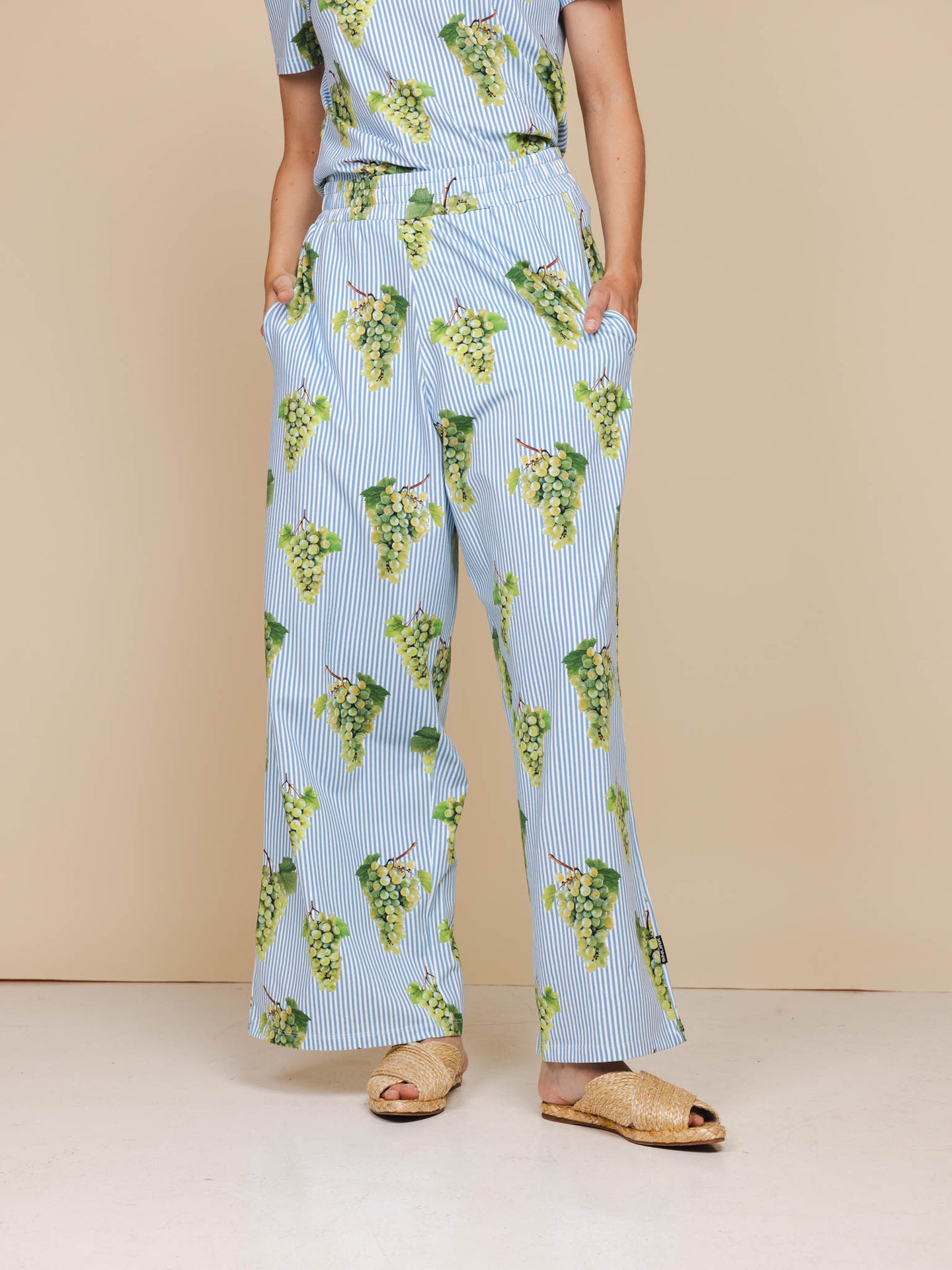 Grapes V-neck T-shirt en Wijde broek set Dames - SNURK