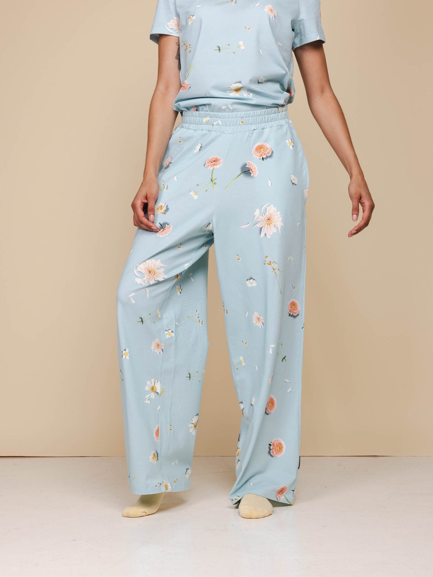 Hopeless Romantic V-neck T-shirt en Wijde broek set Dames - SNURK