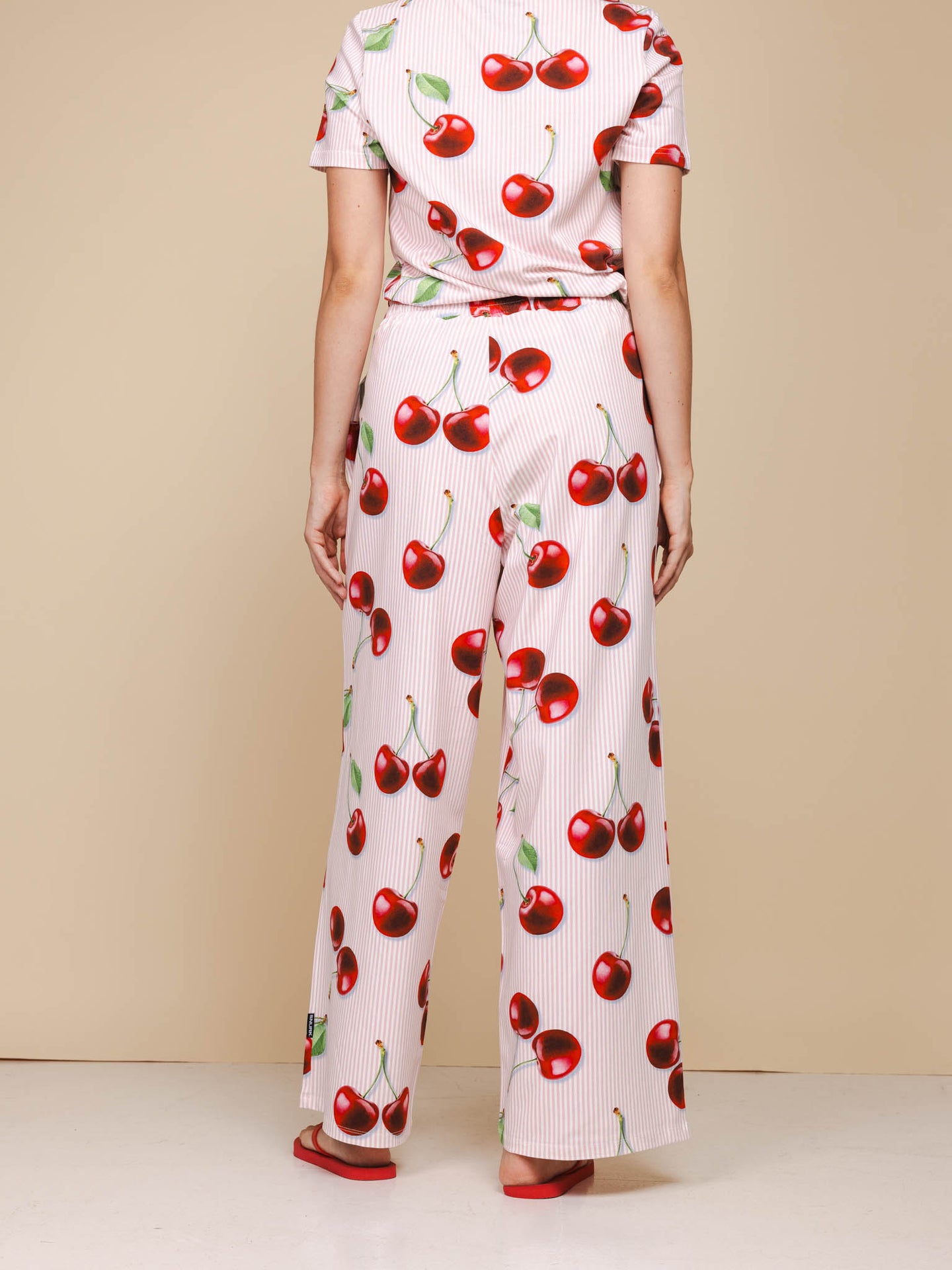 Mon Cherry V-neck T-shirt en Wijde broek set Dames - SNURK