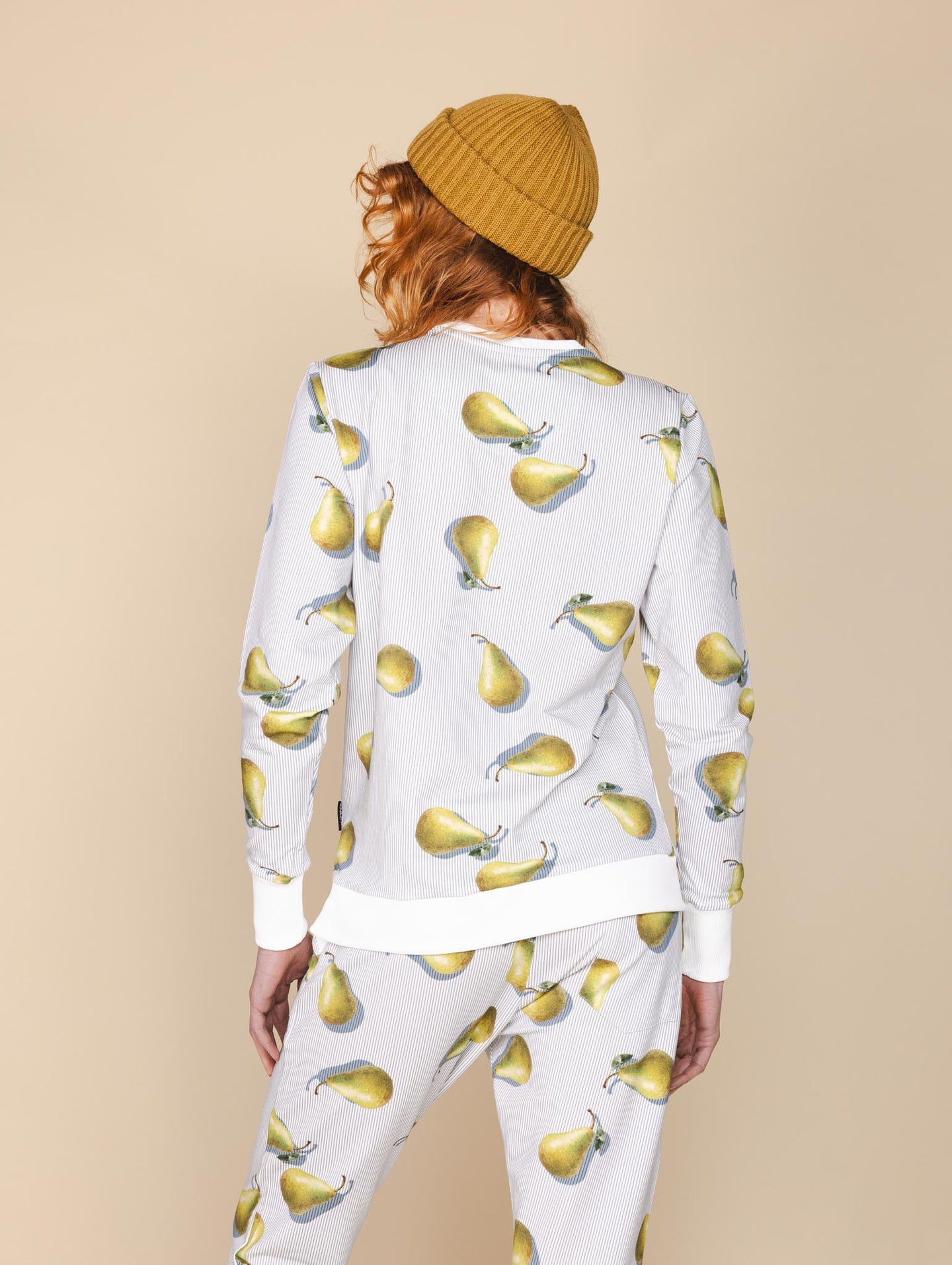 Poire Noir Sweater Women