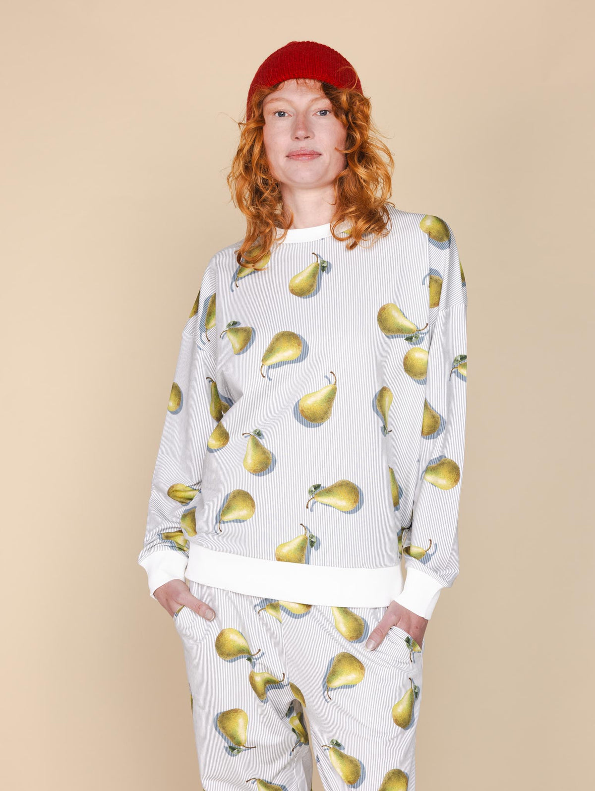 Poire Noir Sweater Unisex