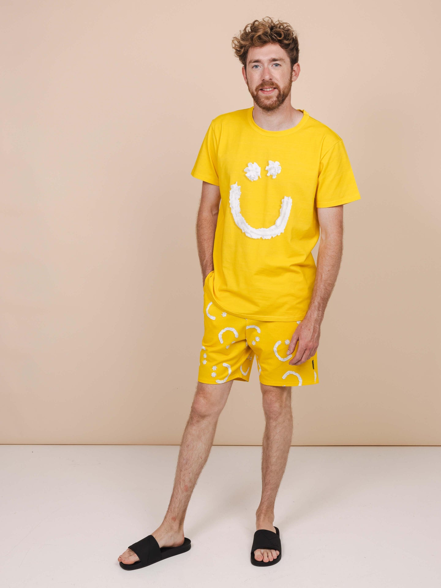 Smiles Yellow T-shirt Unisex - SNURK